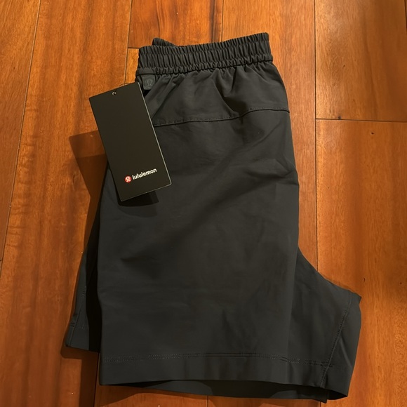 Lululemon bowline short 5” - Picture 5 of 9